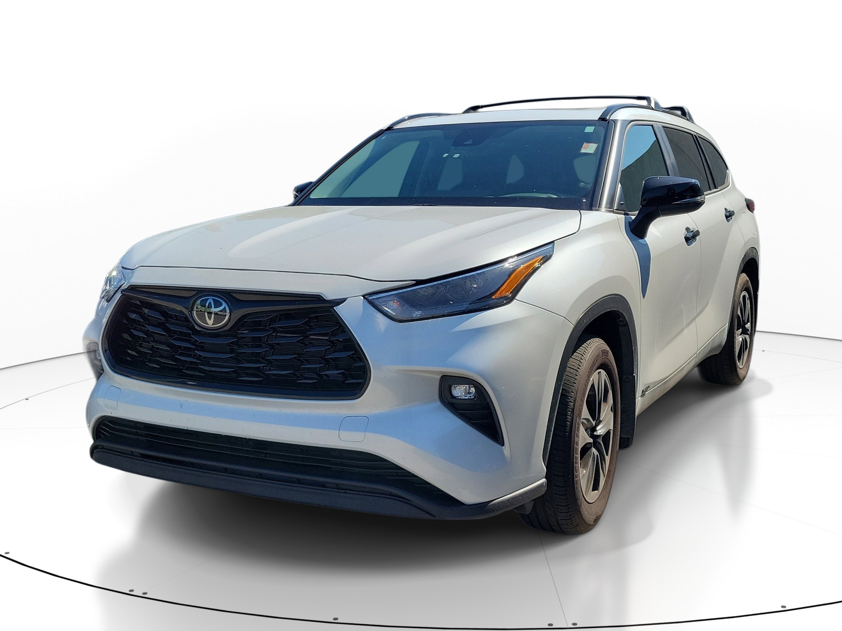 Used 2025 Toyota Highlander XLE AWD/4WD image 3