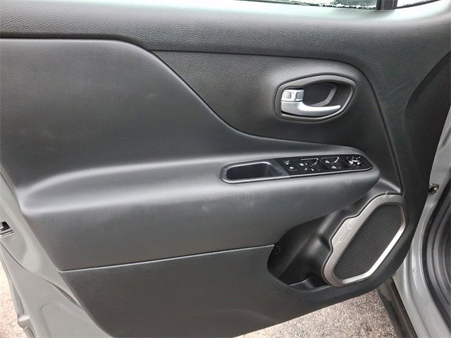 Used 2022 Jeep Renegade Limited image 12