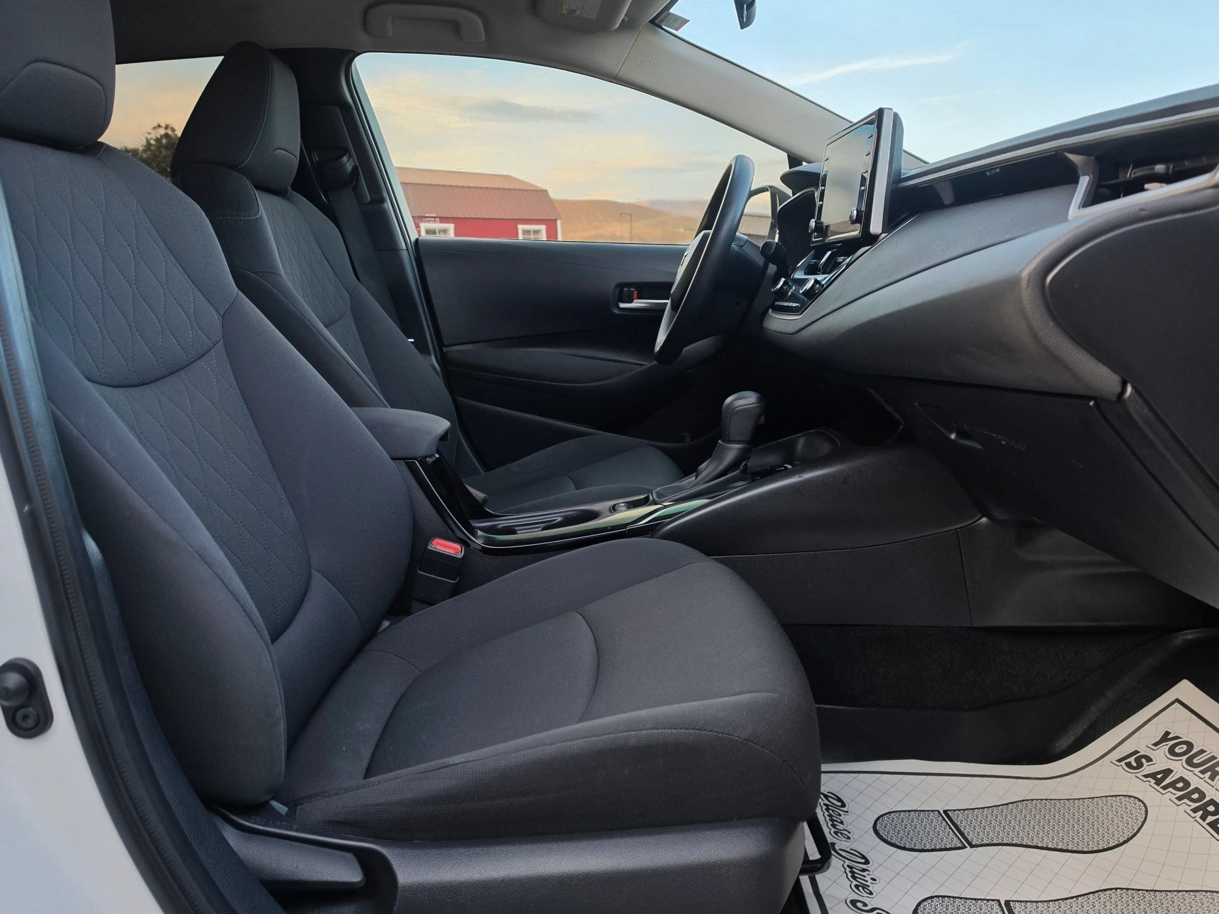 Used 2021 Toyota Corolla LE w/ Carpet Mat Package (TMS) FWD image 30