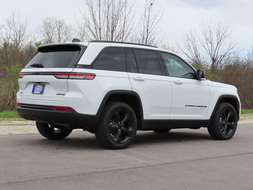 Certified 2023 Jeep Grand Cherokee Limited w/ Black Appearance Package image 3
