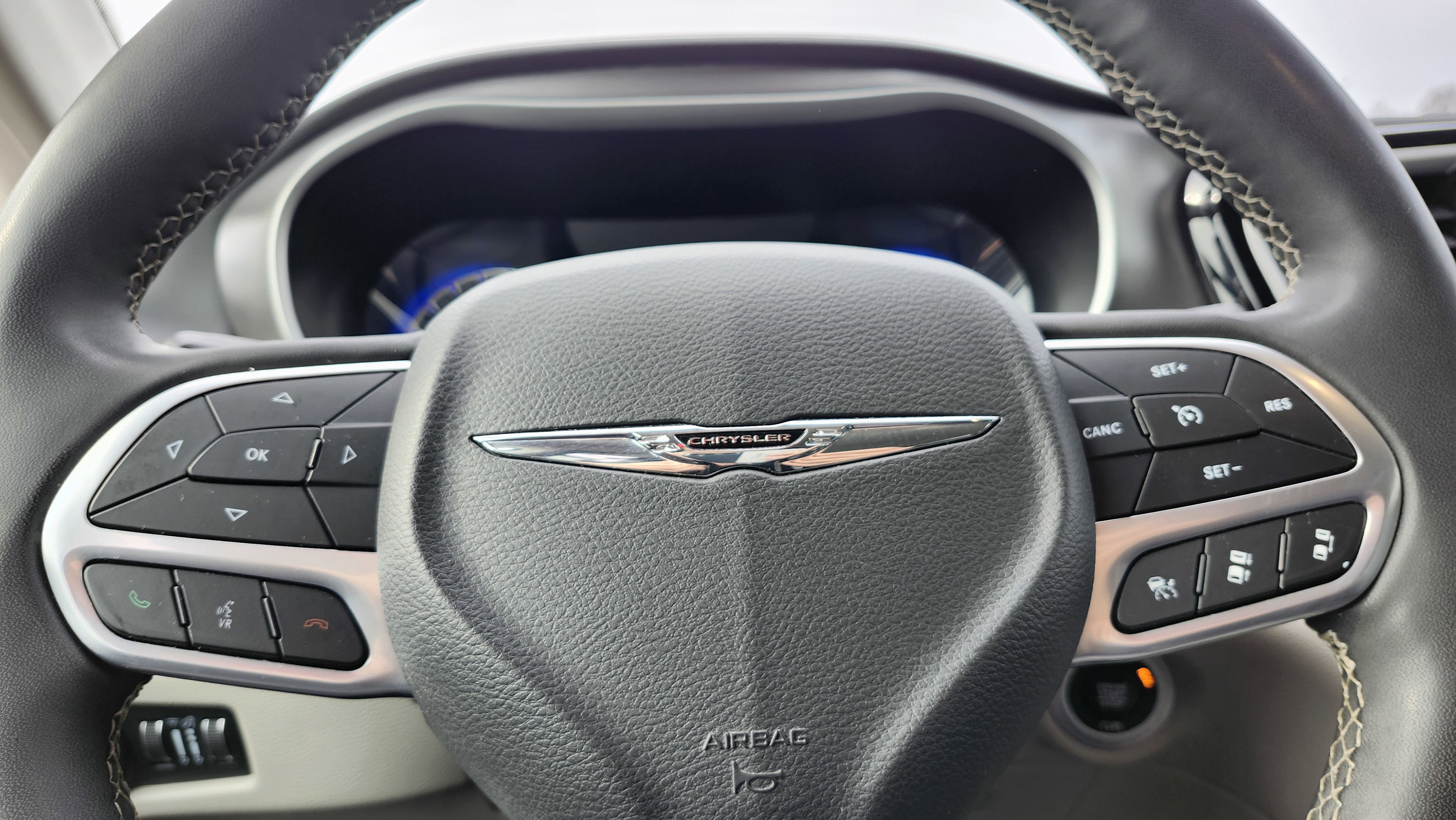 Used 2023 Chrysler Pacifica Touring-L image 25