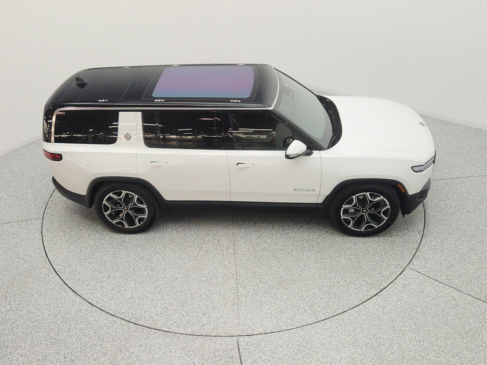 Used 2025 Rivian R1S Adventure AWD/4WD image 25