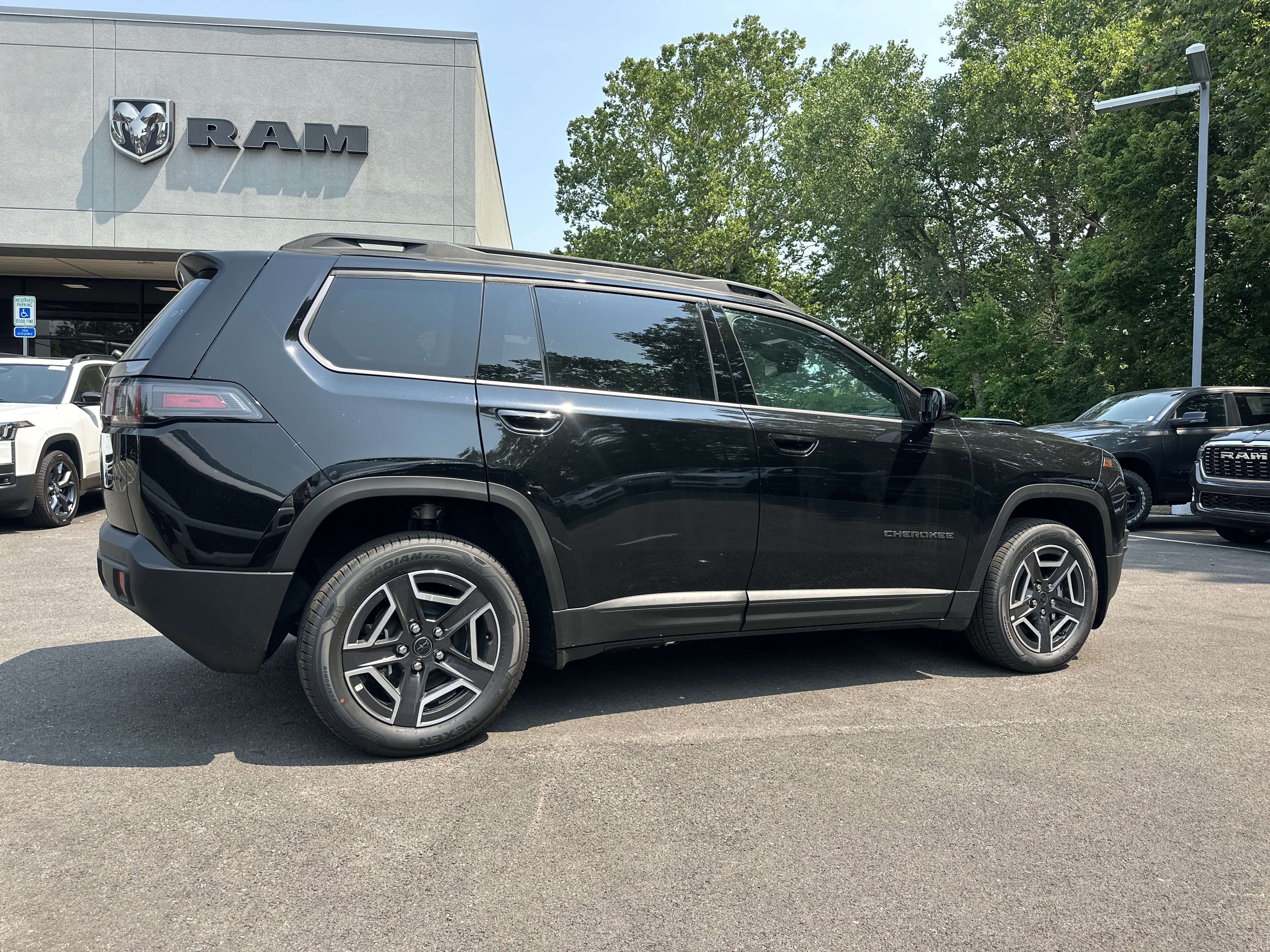 New 2026 Jeep Cherokee Limited AWD/4WD image 15