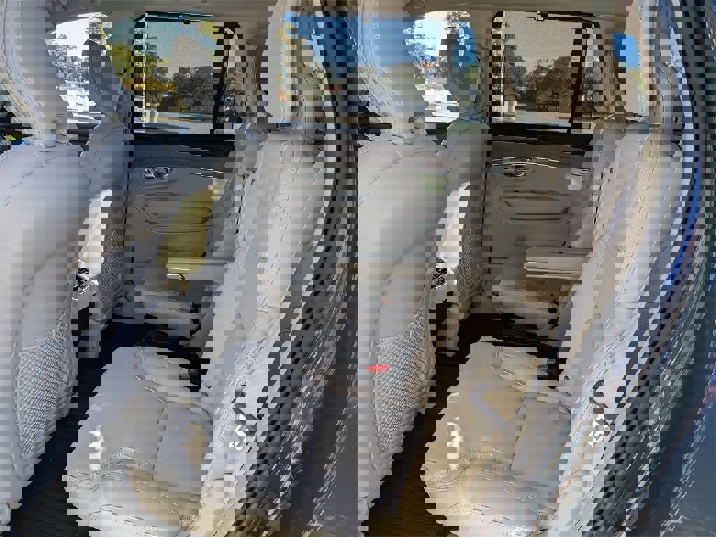 New 2026 Volvo XC90 B6 Ultra w/ Protection Package Premier image 2