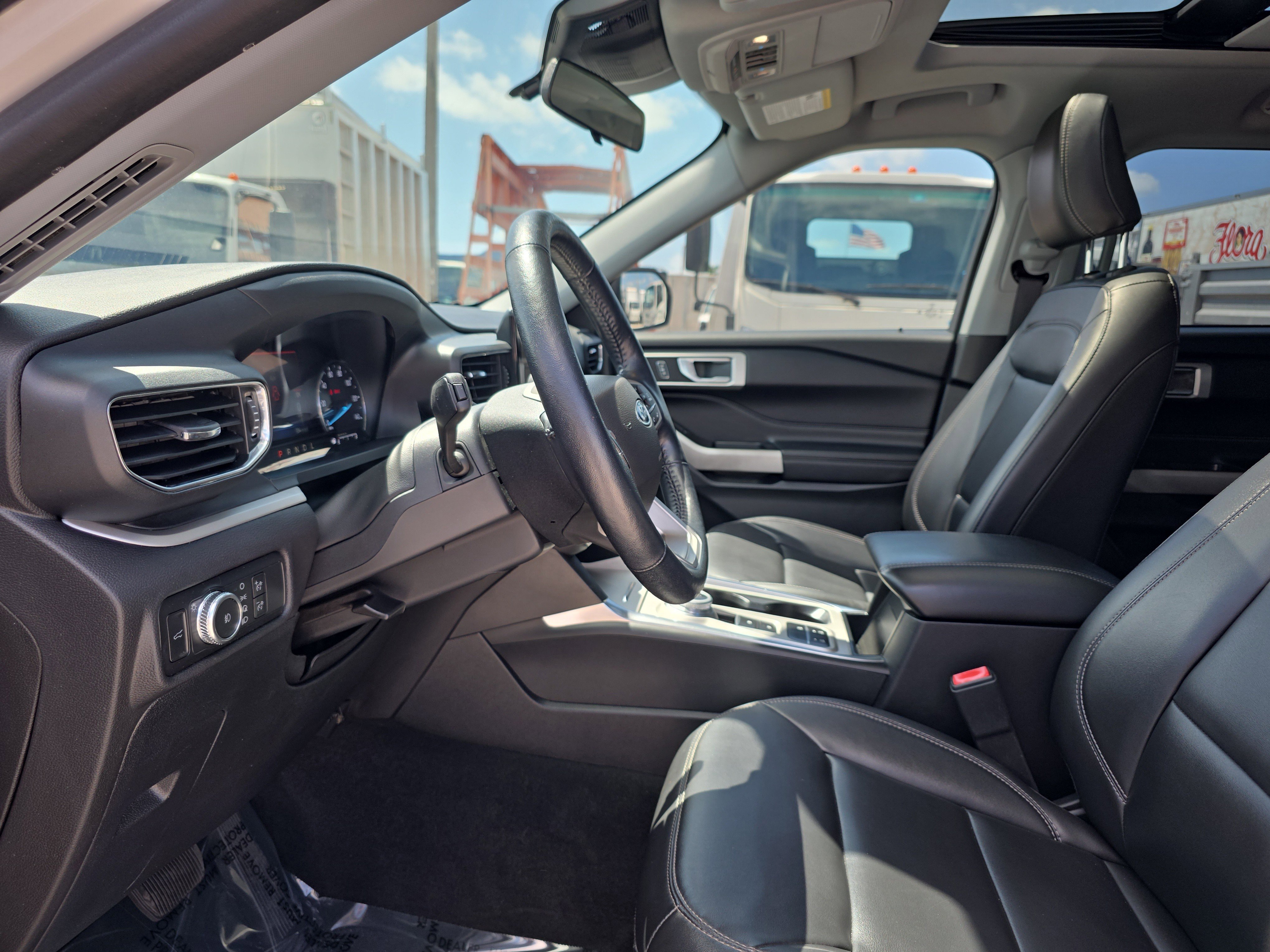 Used 2022 Ford Explorer XLT w/ Equipment Group 202A RWD image 27