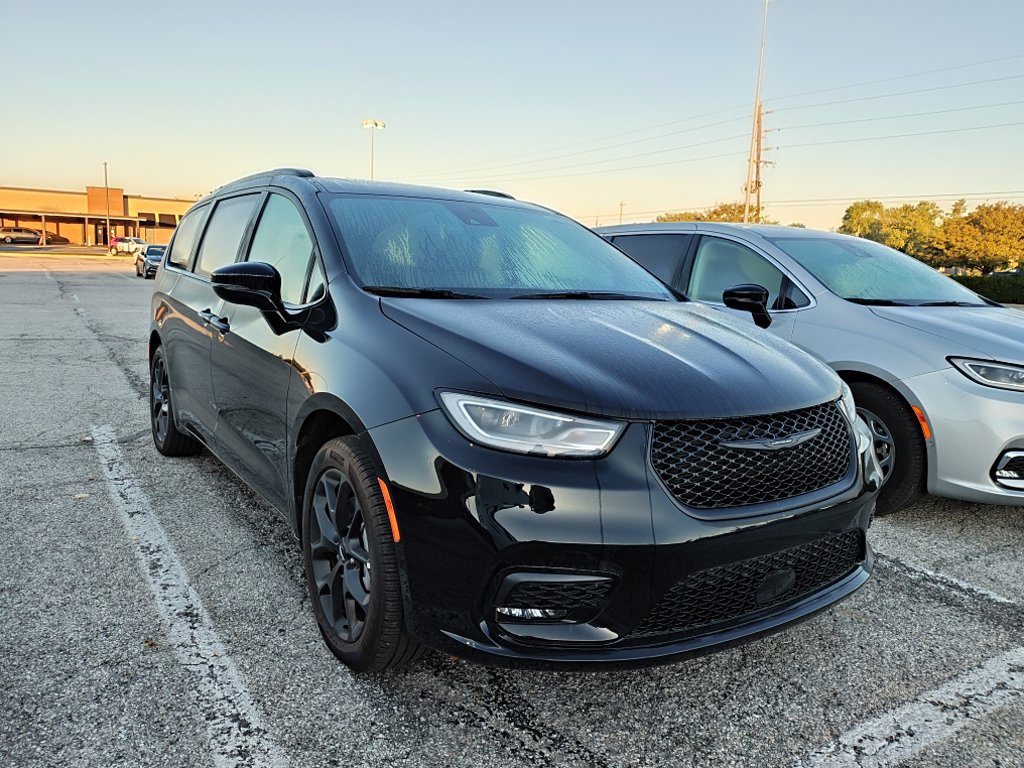 Used 2024 Chrysler Pacifica Limited w/ S Appearance Package AWD/4WD image 12