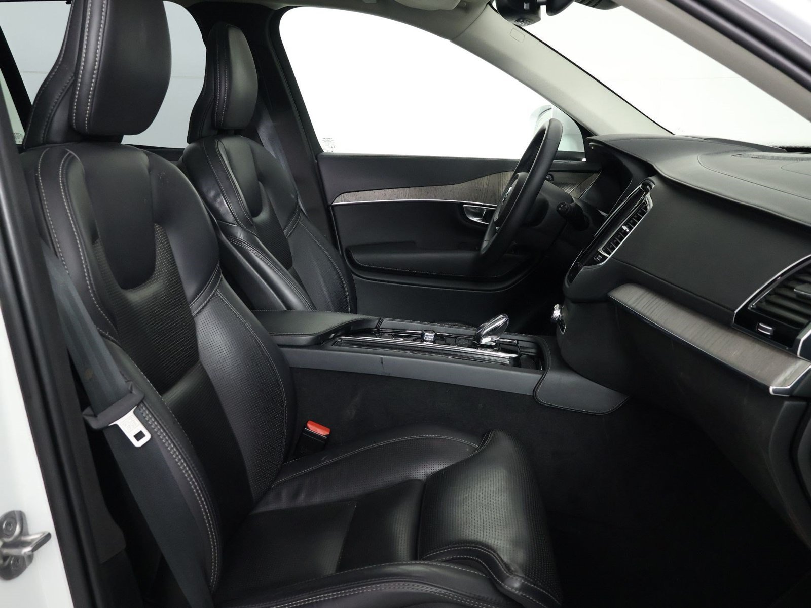 Certified 2023 Volvo XC90 T8 Ultimate AWD/4WD image 29