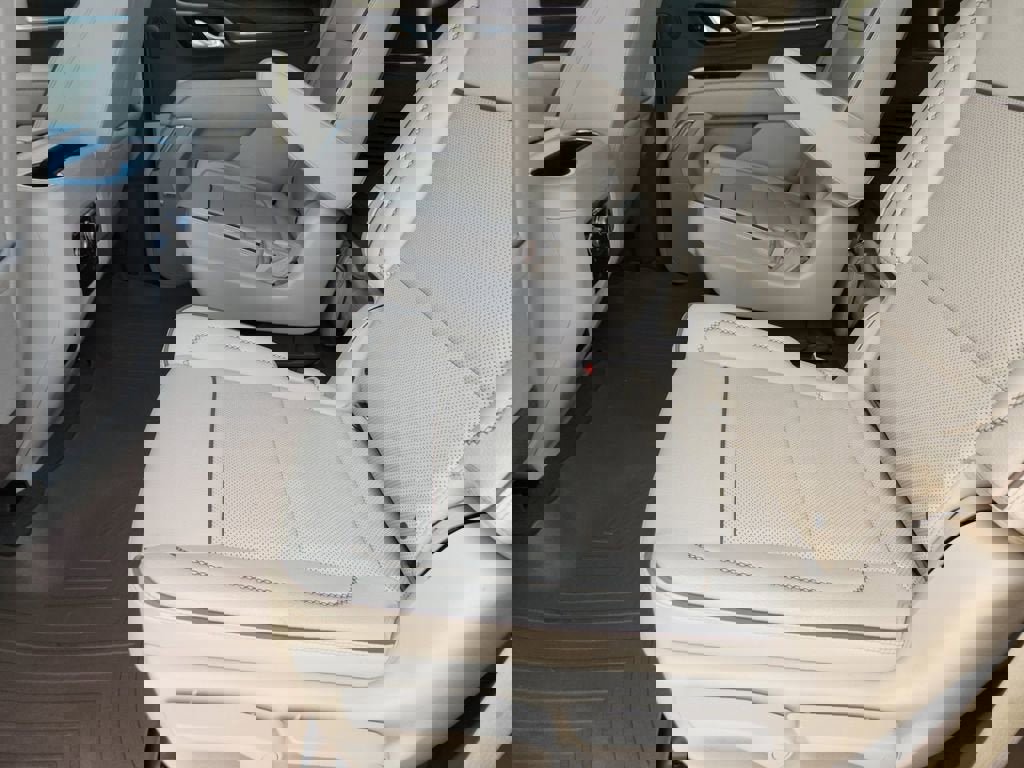 Used 2021 GMC Yukon Denali w/ Denali Premium Package image 13