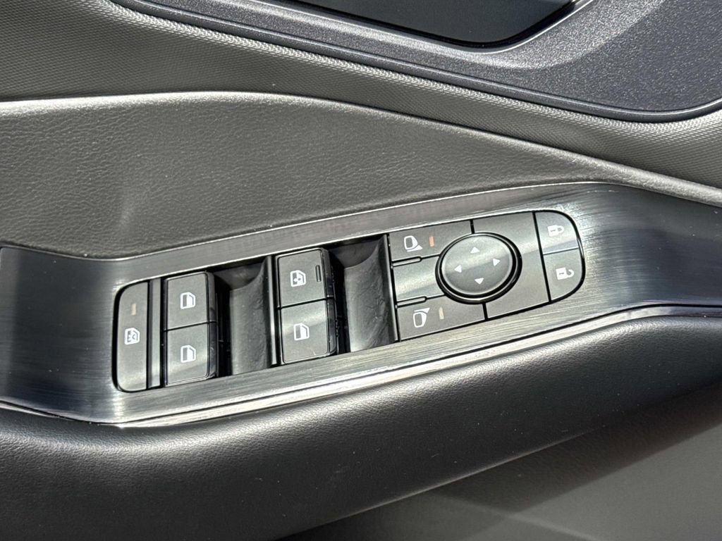 Certified 2025 Nissan Rogue S image 18