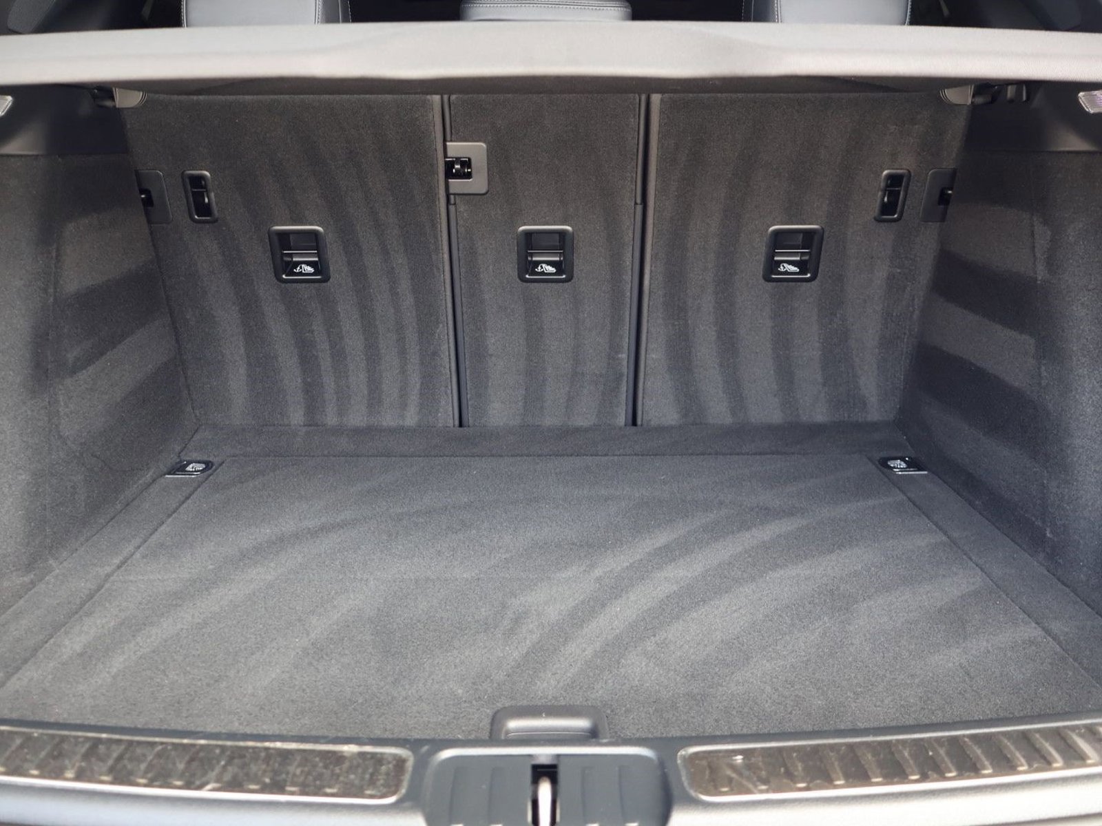 Certified 2025 Porsche Macan image 22