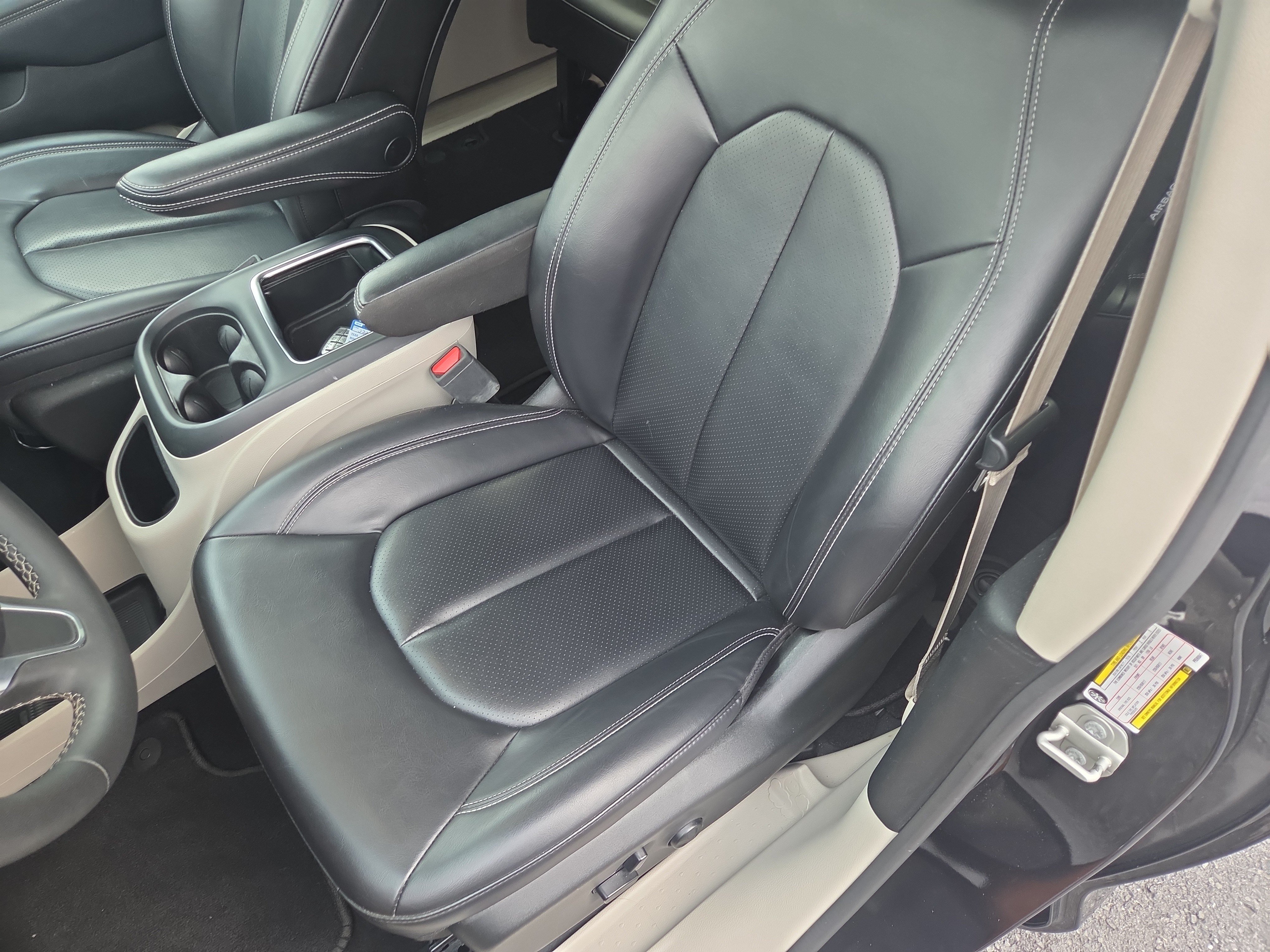 Certified 2023 Chrysler Pacifica Touring-L FWD image 14