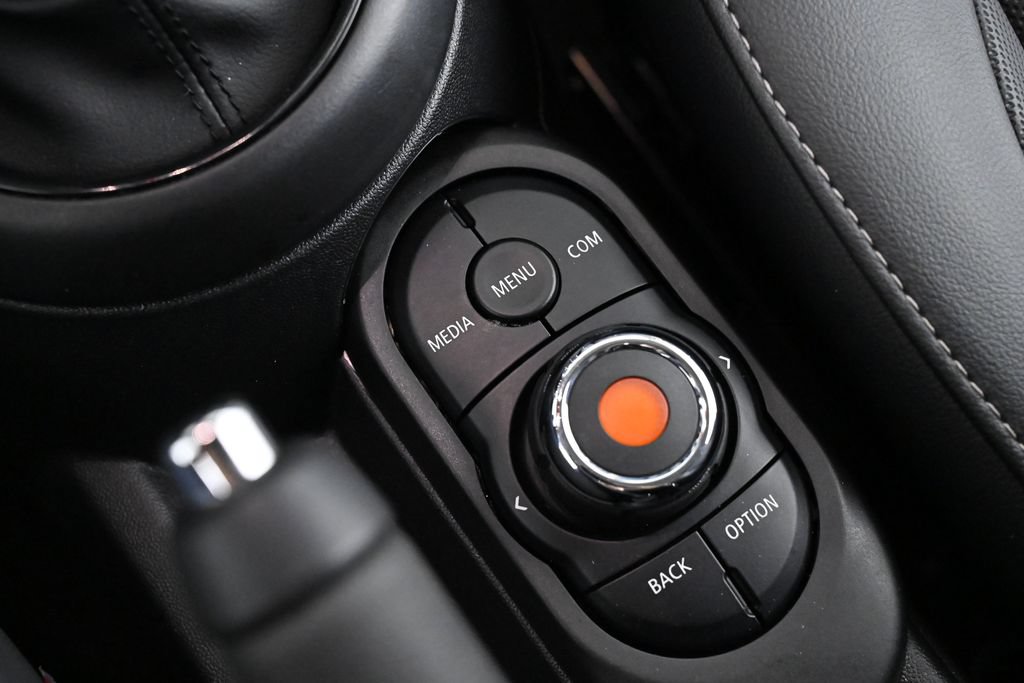 Certified 2022 MINI Cooper 4-Door Hardtop FWD image 19