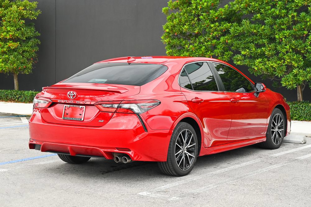 Used 2022 Toyota Camry SE FWD image 4