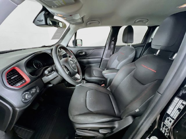 Used 2023 Jeep Renegade Trailhawk AWD/4WD image 10