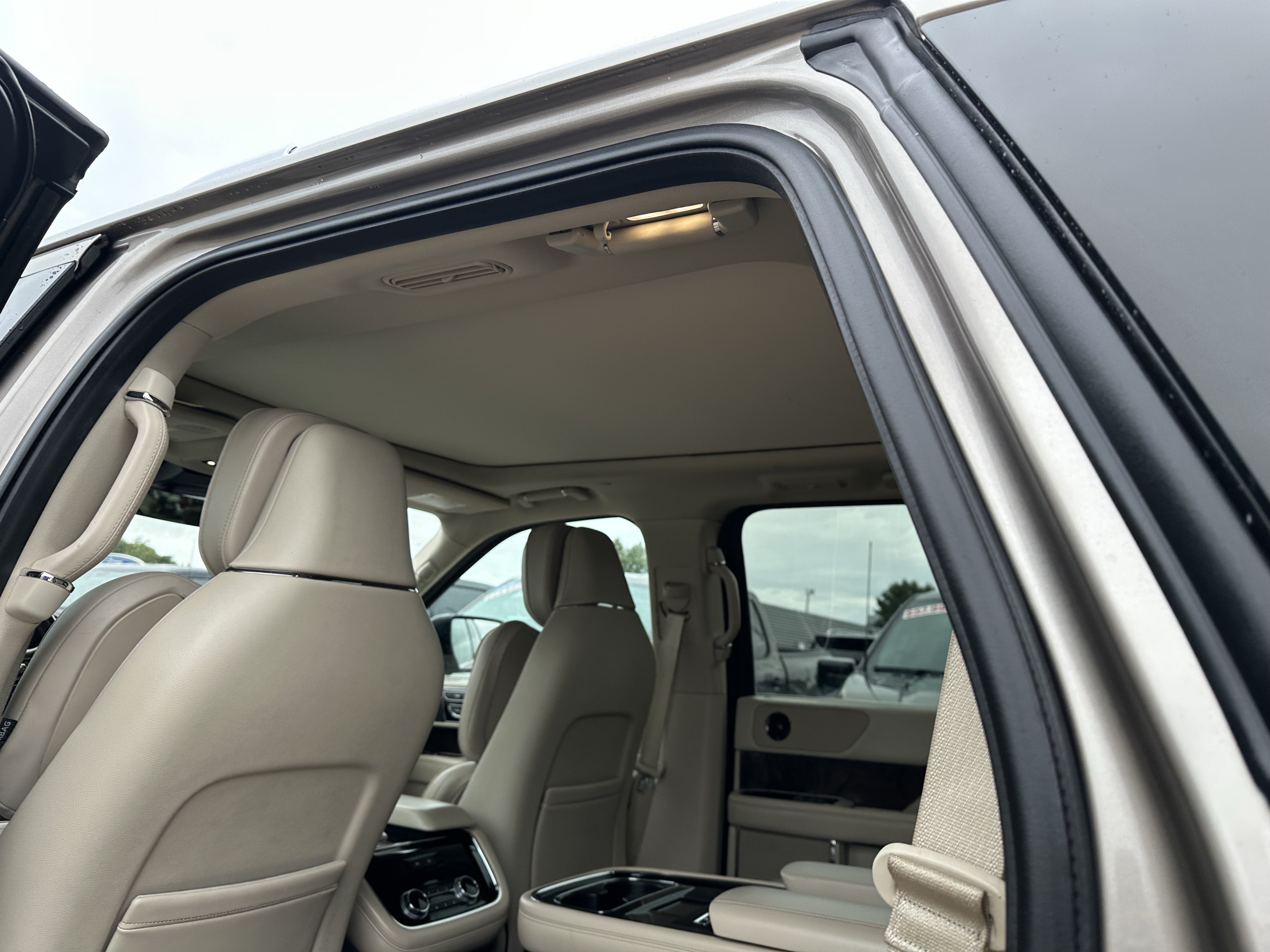 Used 2019 Lincoln Navigator Reserve AWD/4WD image 12