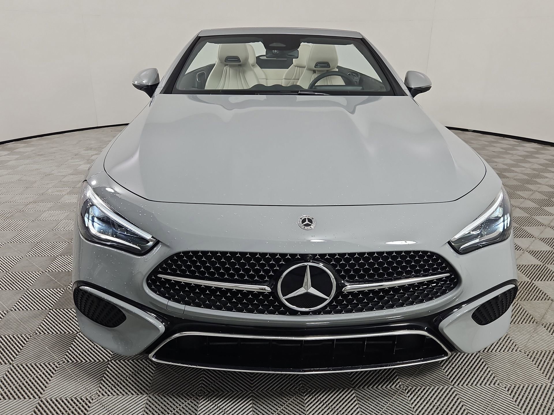 Used 2026 Mercedes-Benz CLE 300 4MATIC Cabriolet image 2