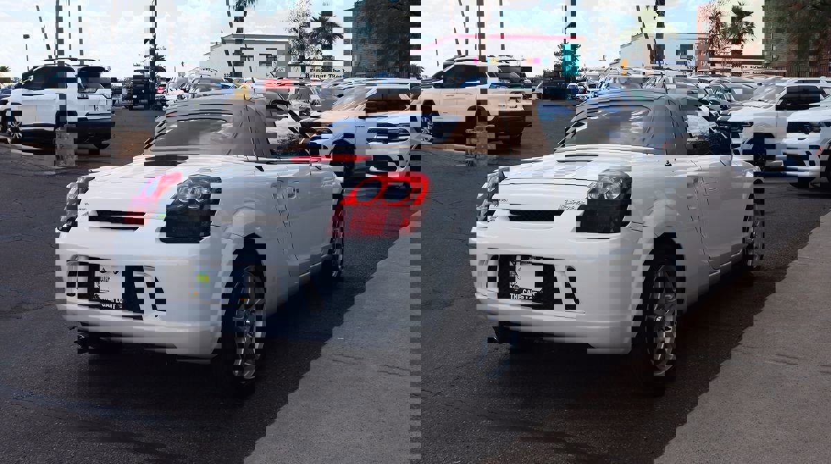 Used 2004 Toyota MR2 image 13