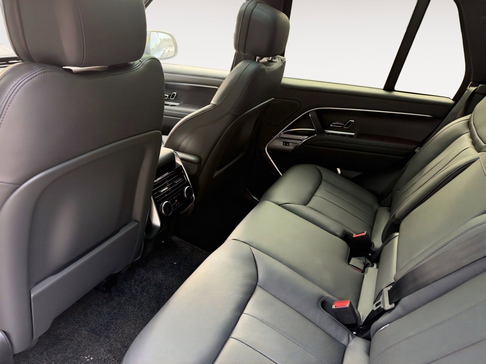 New 2026 Land Rover Range Rover SE image 14