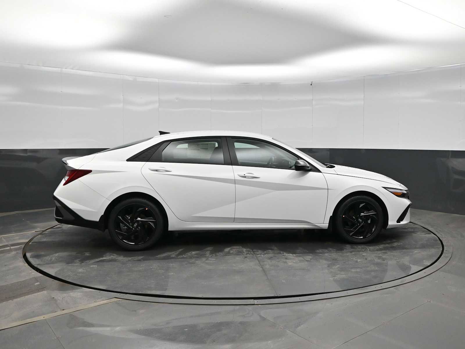 New 2026 Hyundai Elantra Sport image 9
