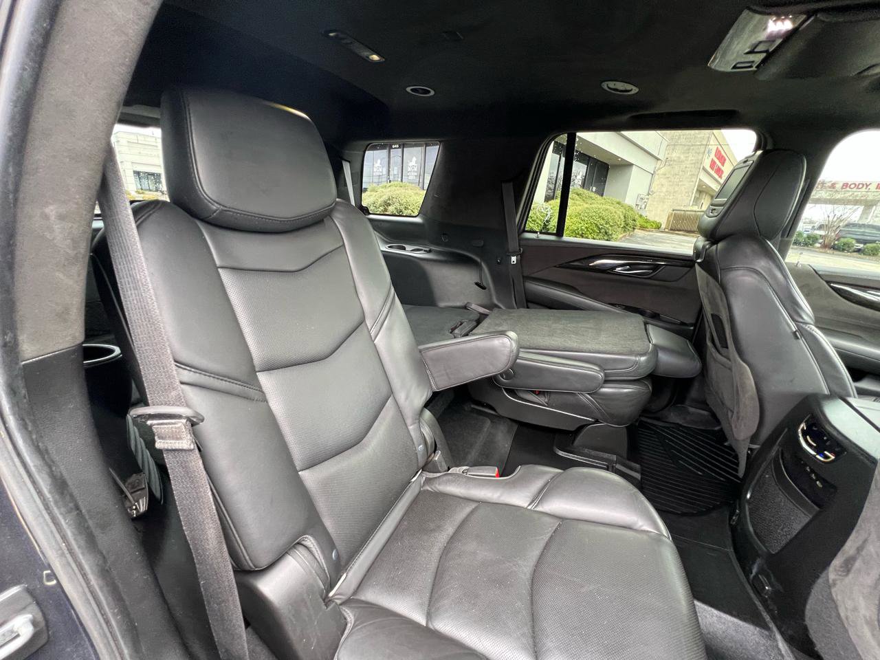 Used 2018 Cadillac Escalade Platinum image 43