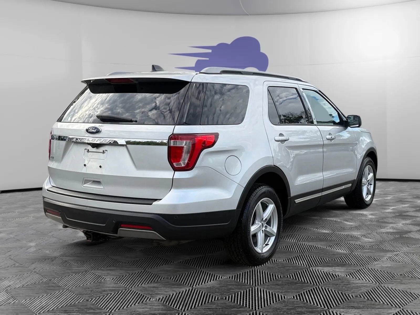Used 2019 Ford Explorer XLT image 5