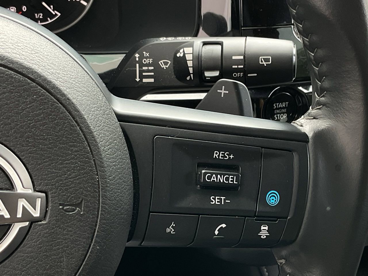 Used 2025 Nissan Pathfinder SV image 25