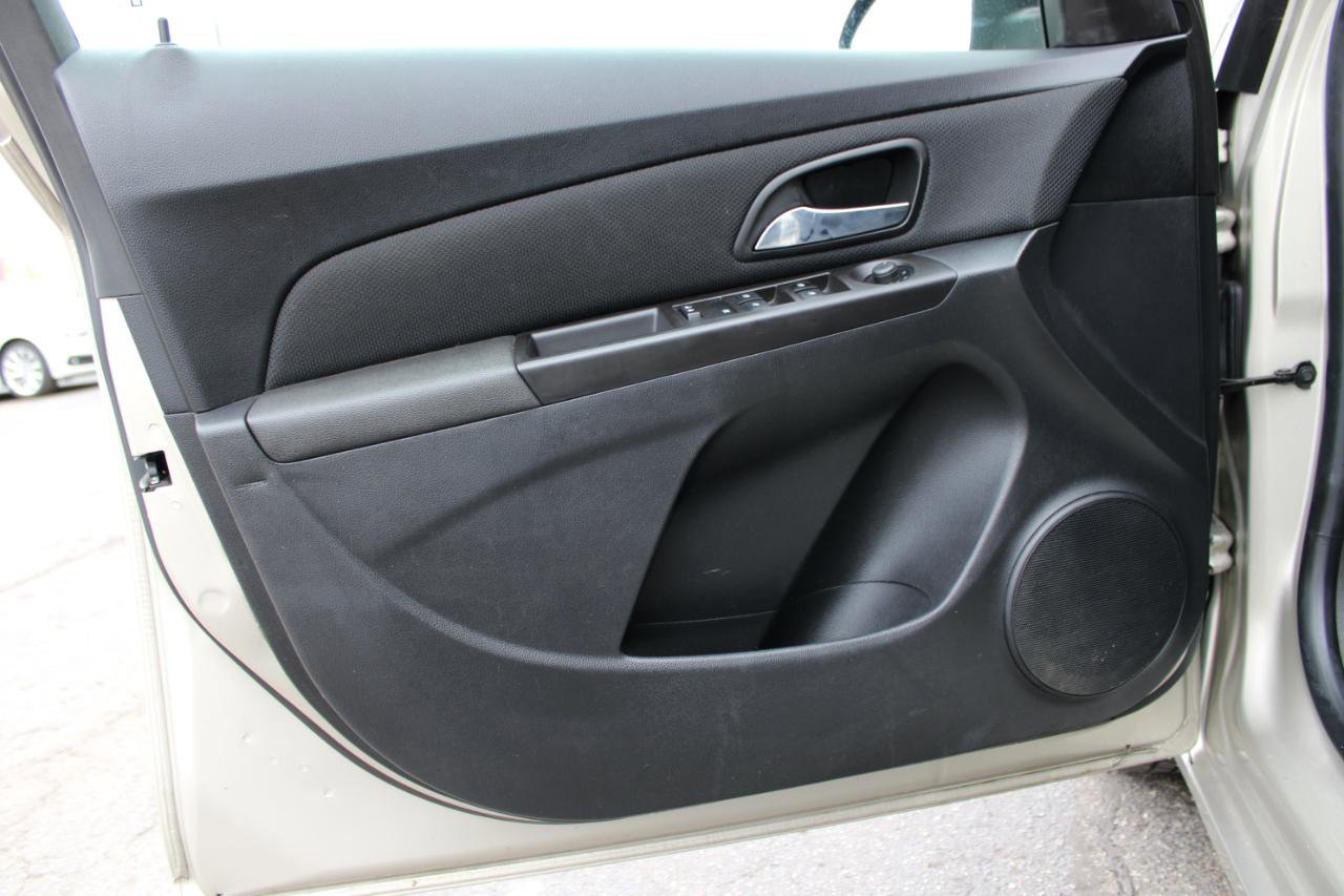 Used 2015 Chevrolet Cruze LT image 14