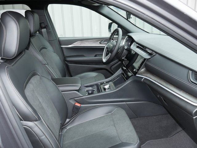 New 2026 Jeep Grand Cherokee Altitude AWD/4WD image 23