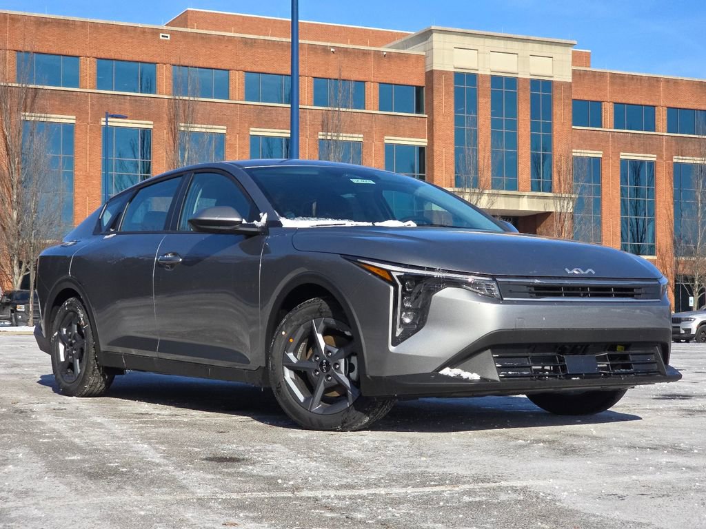 New 2025 Kia K4 LXS image 1
