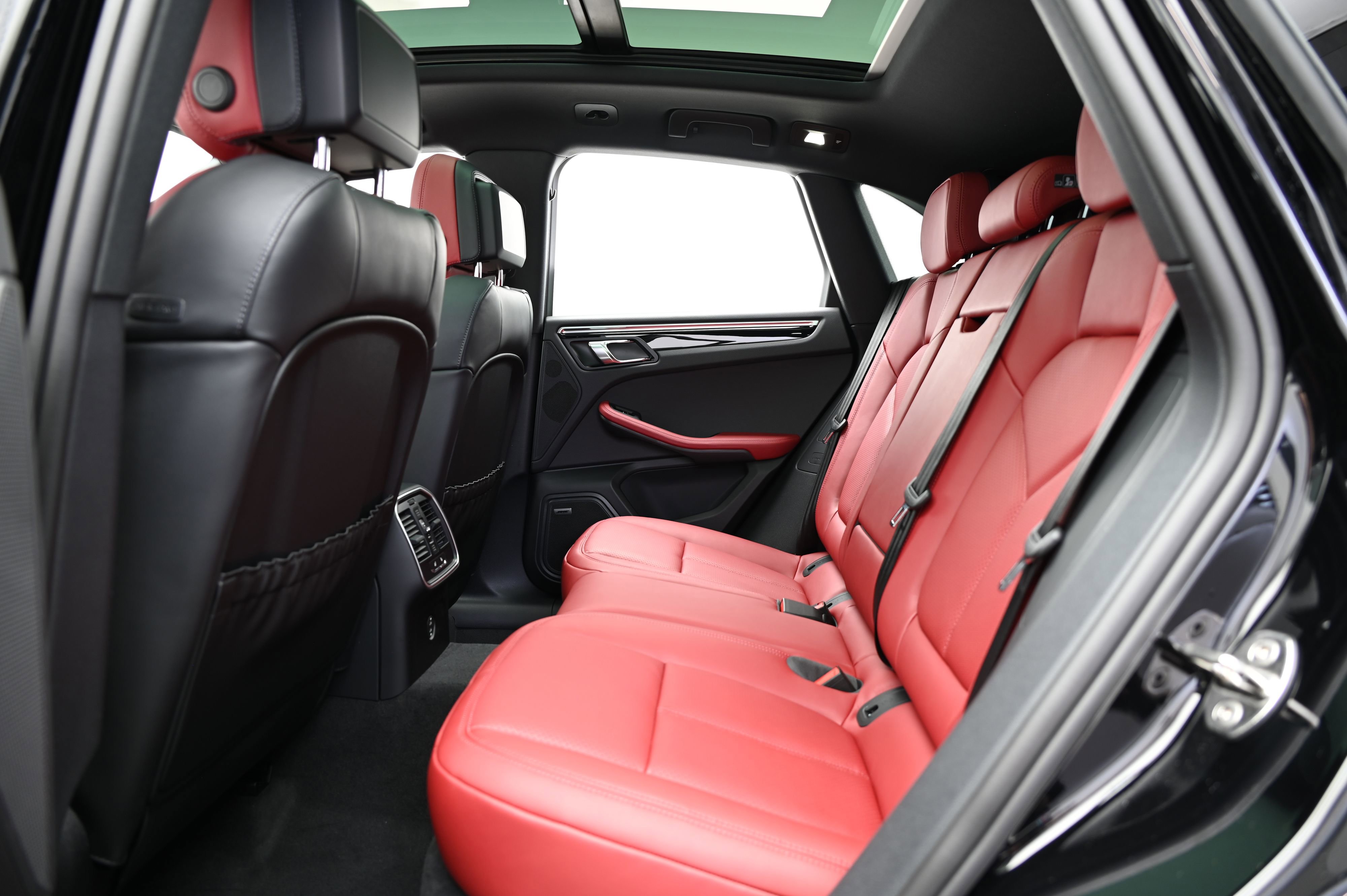 Certified 2025 Porsche Macan image 33