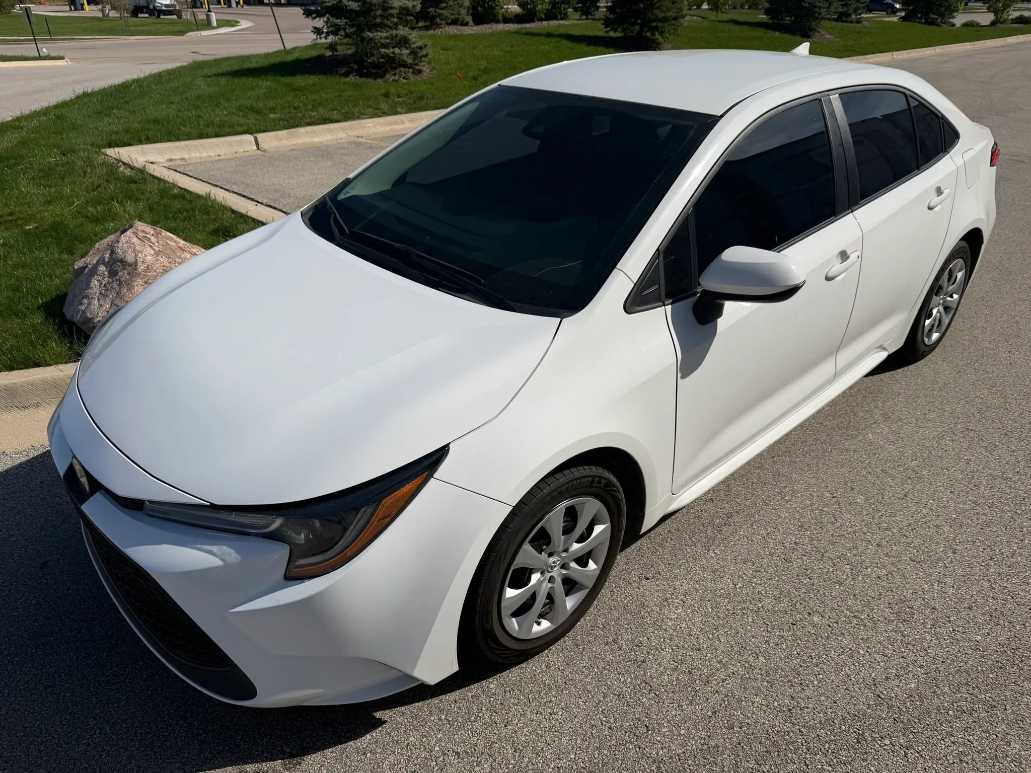 Used 2022 Toyota Corolla LE FWD image 2