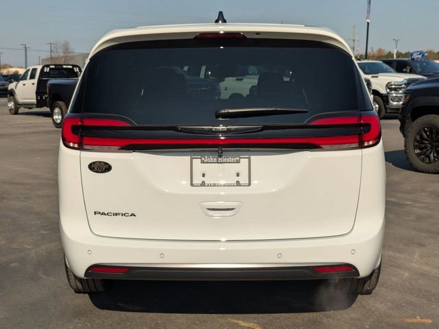 New 2026 Chrysler Pacifica Select image 6