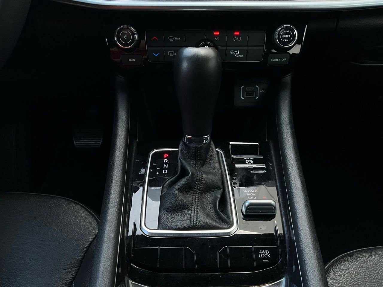 Used 2025 Jeep Compass Latitude image 24