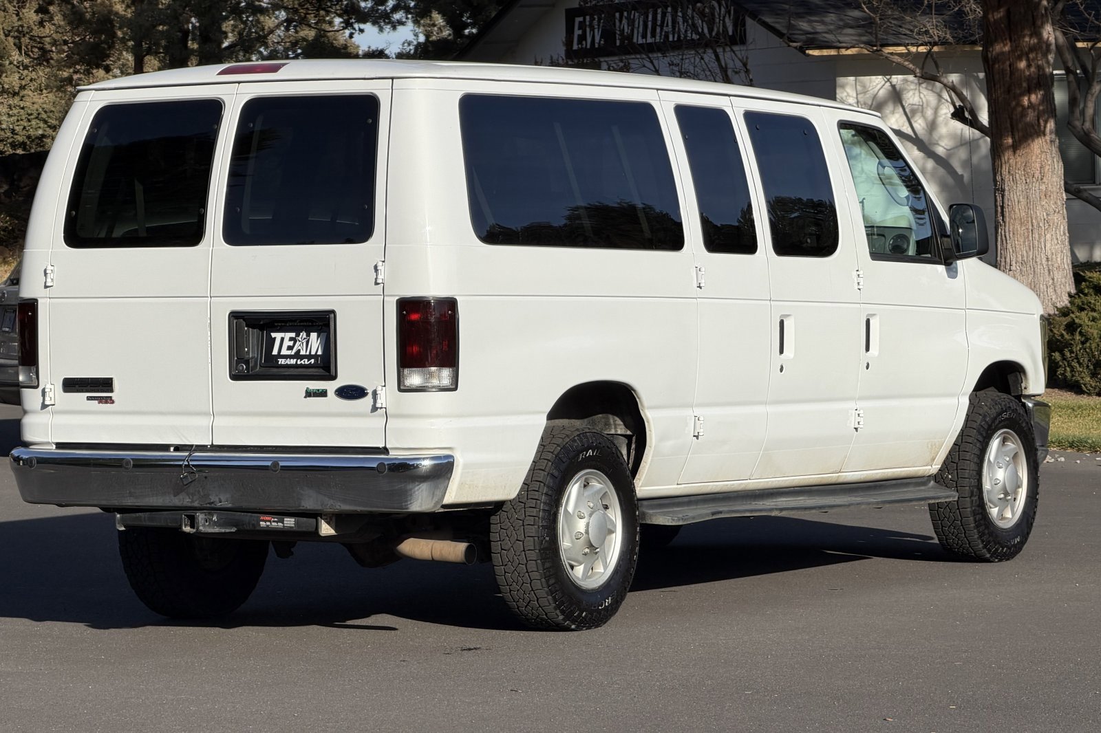 Used 2011 Ford E-350 and Econoline 350 XLT image 4