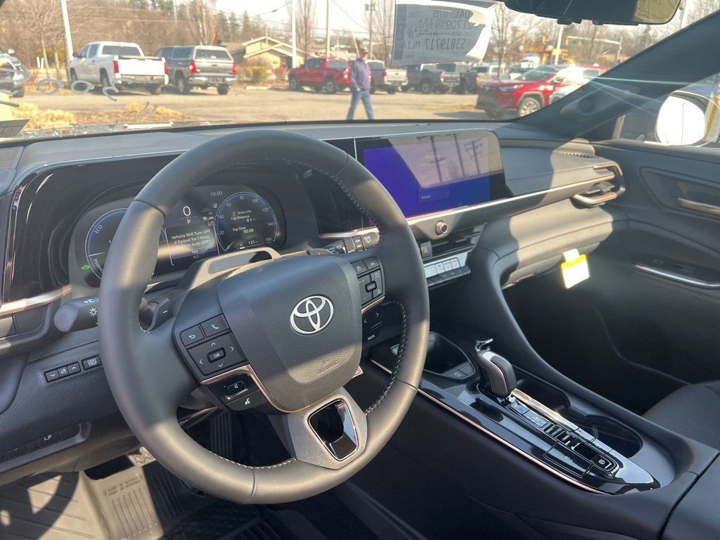 New 2025 Toyota Crown Signia image 21