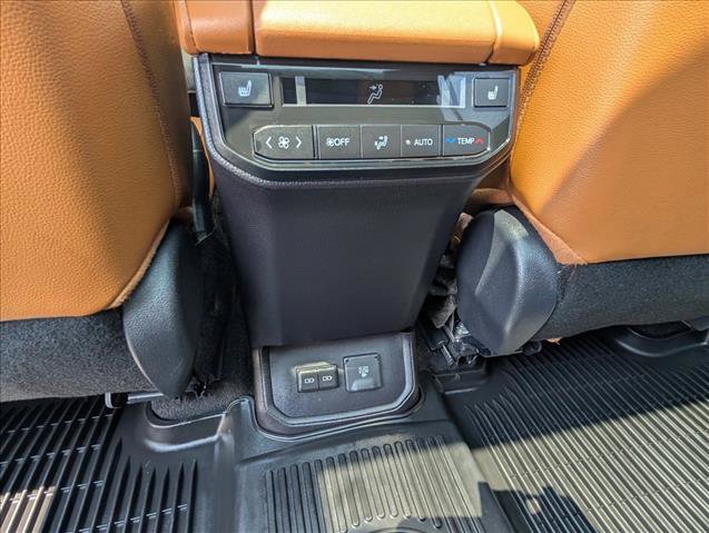 Used 2025 Toyota Highlander Platinum AWD/4WD image 19