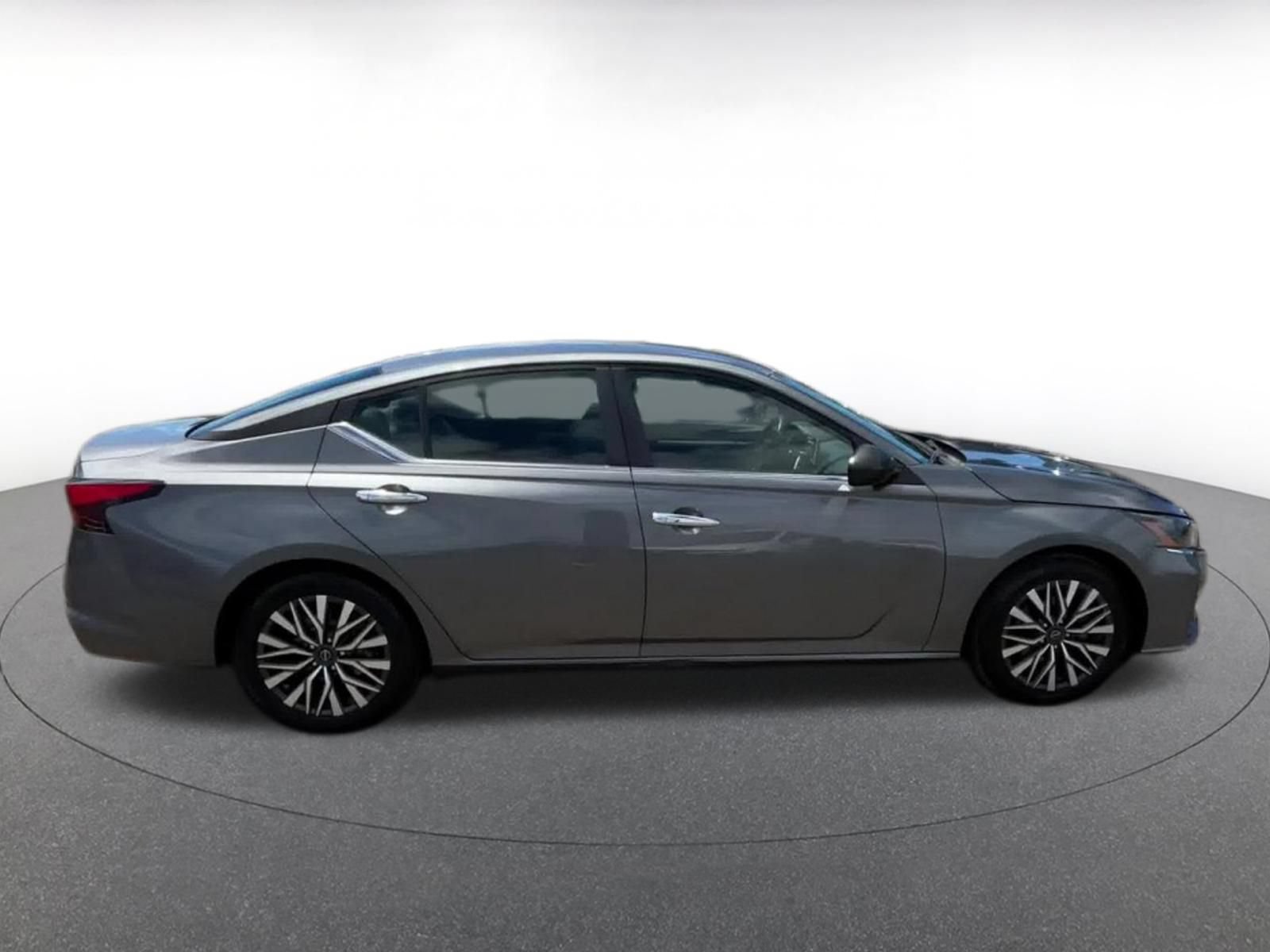 Used 2023 Nissan Altima 2.5 SV FWD image 13