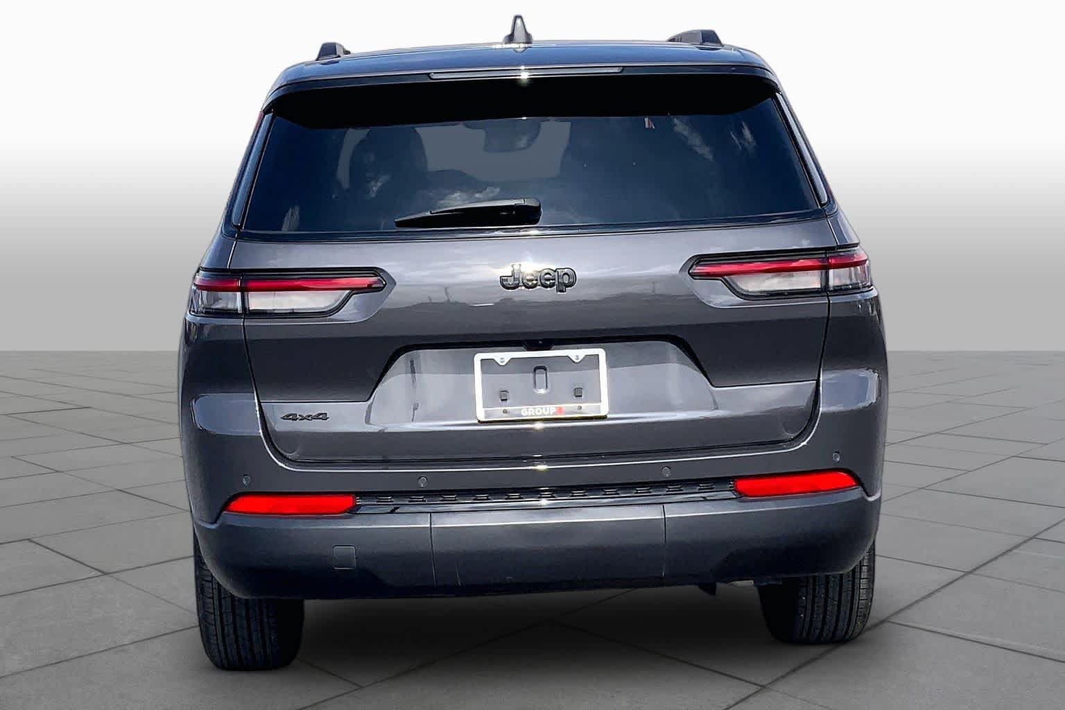 Used 2025 Jeep Grand Cherokee L Laredo AWD/4WD image 5
