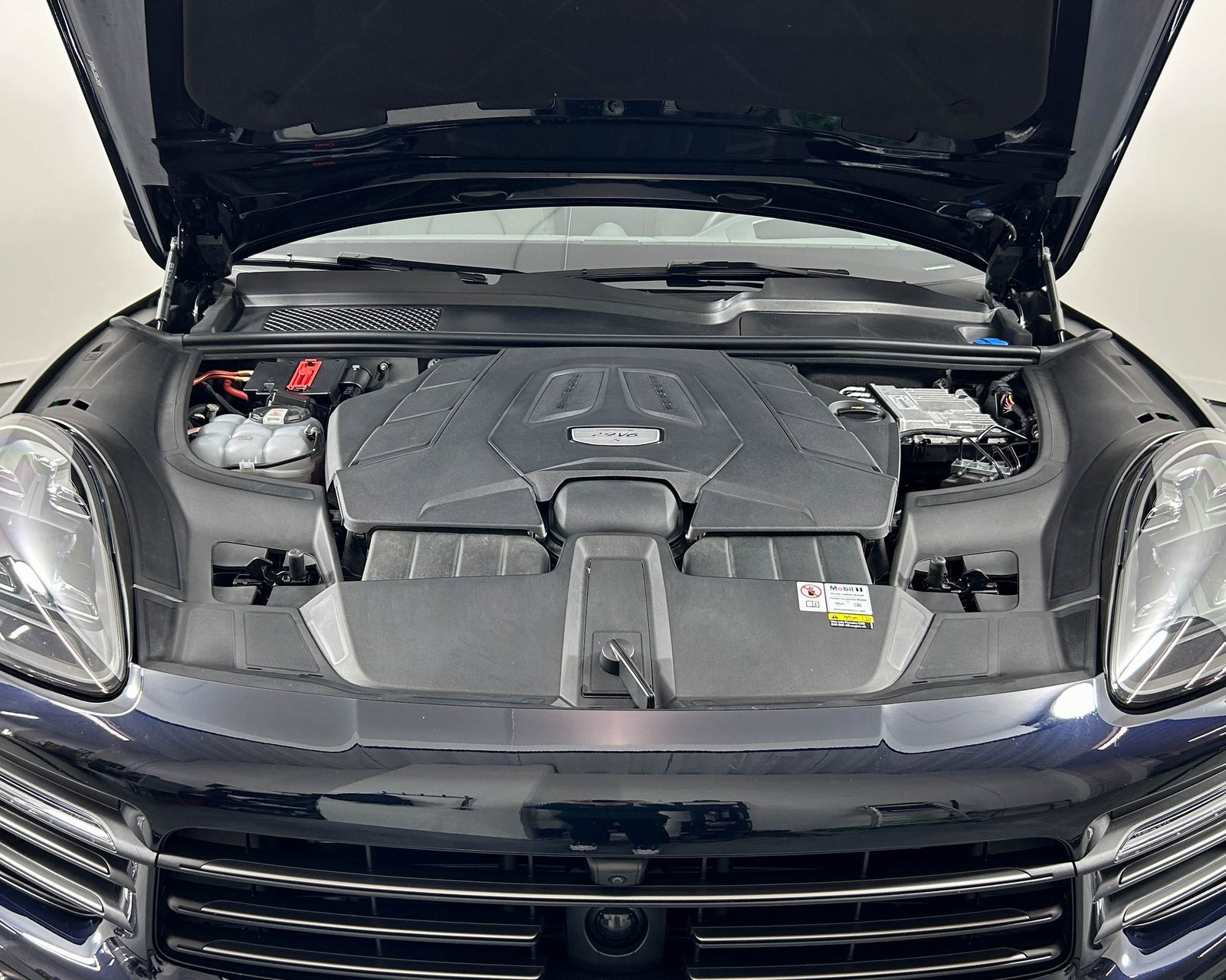 Certified 2023 Porsche Cayenne S Platinum image 30