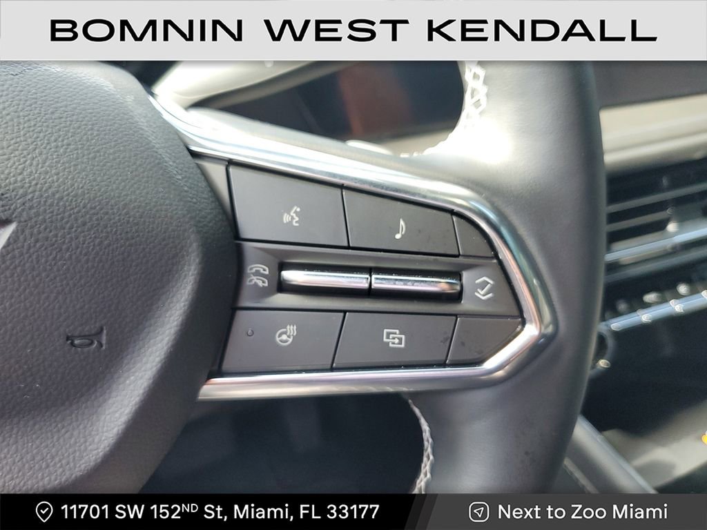 Used 2025 Chevrolet Traverse LT w/ Driver Confidence Package image 29