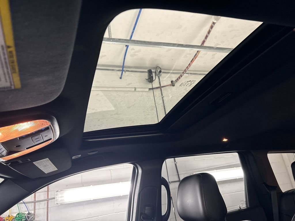 Used 2022 Jeep Grand Cherokee Limited w/ Tech Group image 35