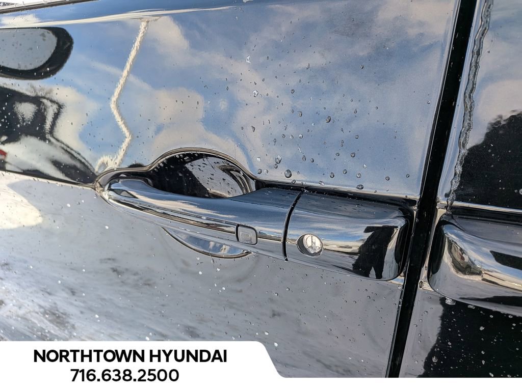 Used 2024 Chrysler Pacifica Touring-L image 40