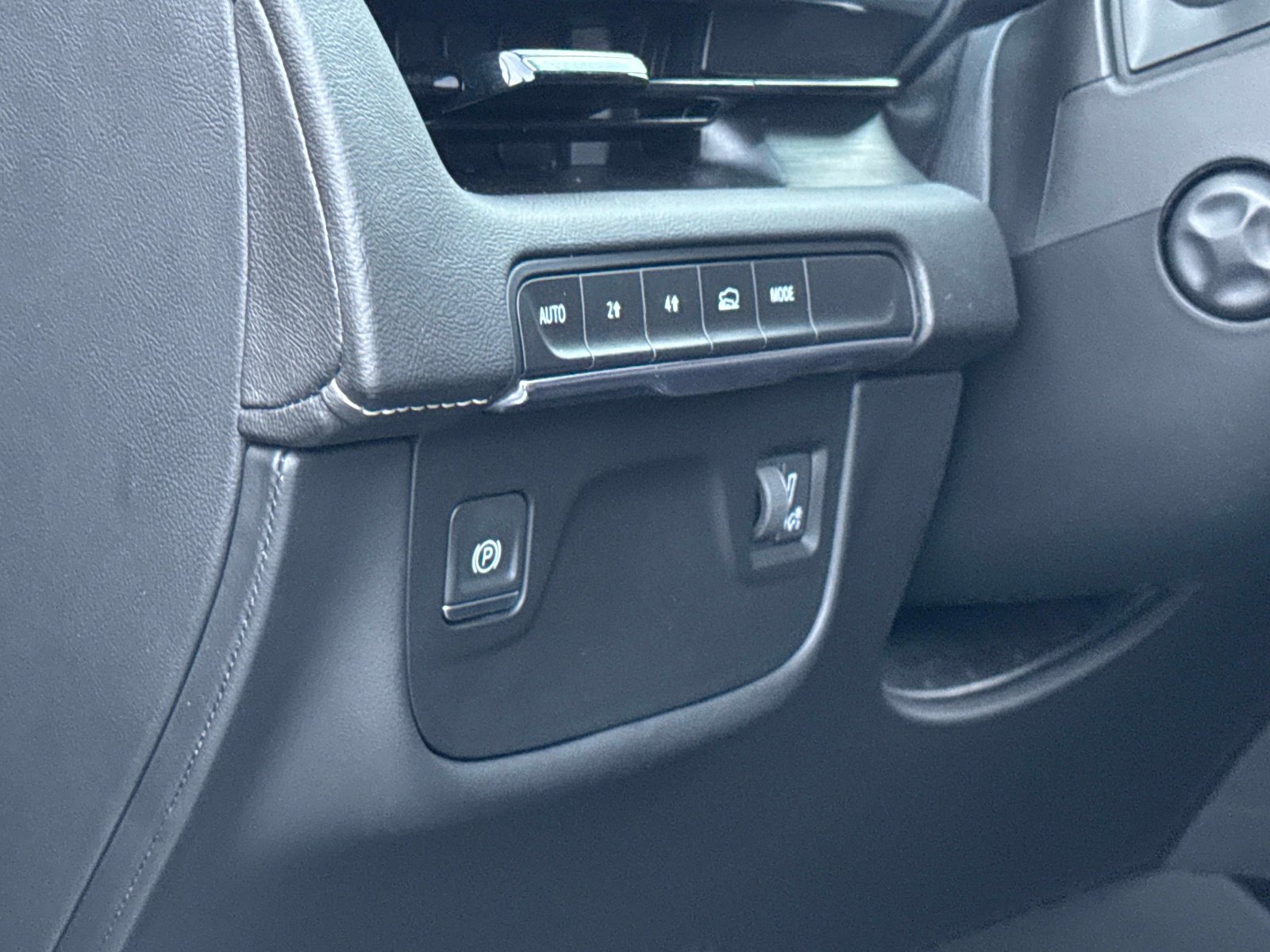 Used 2024 Cadillac Escalade Luxury image 11