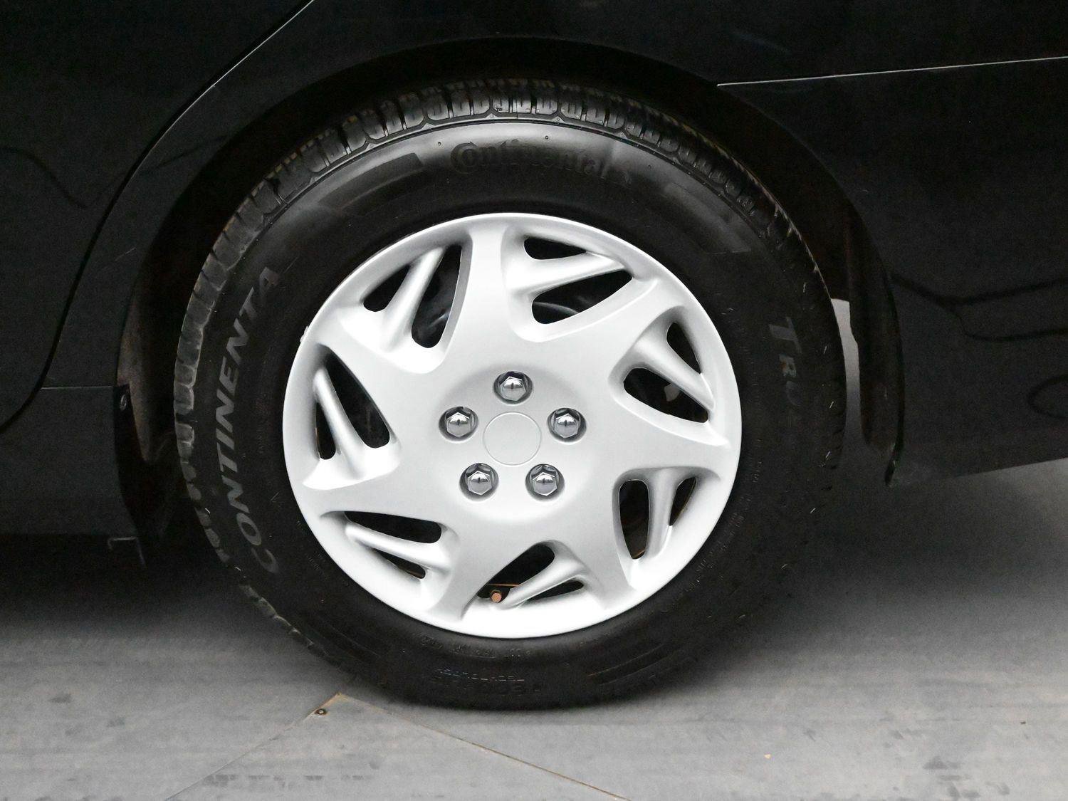 Used 2015 Toyota Camry LE FWD image 10