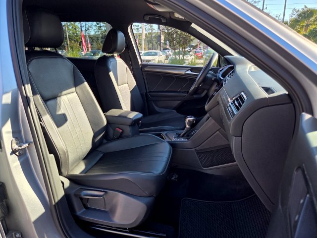 Used 2022 Volkswagen Tiguan SE R-Line FWD image 20
