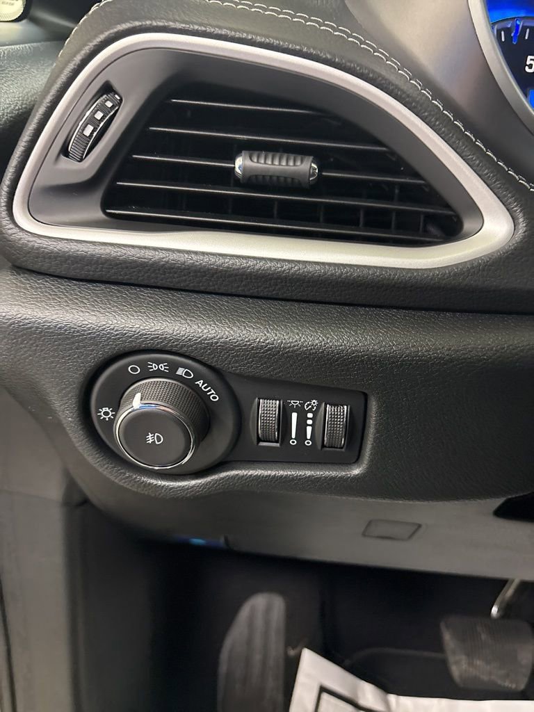 New 2026 Chrysler Pacifica Select w/ S Appearance Package image 10