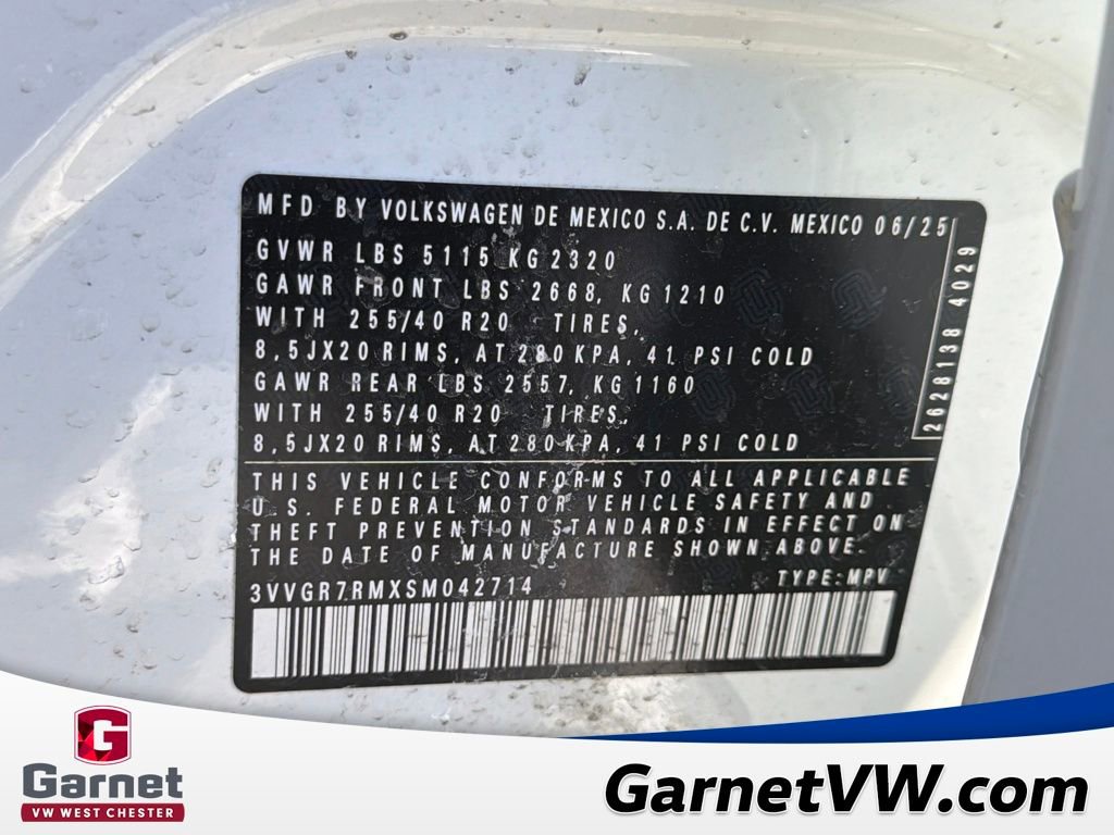 Certified 2025 Volkswagen Tiguan SE R-Line image 29