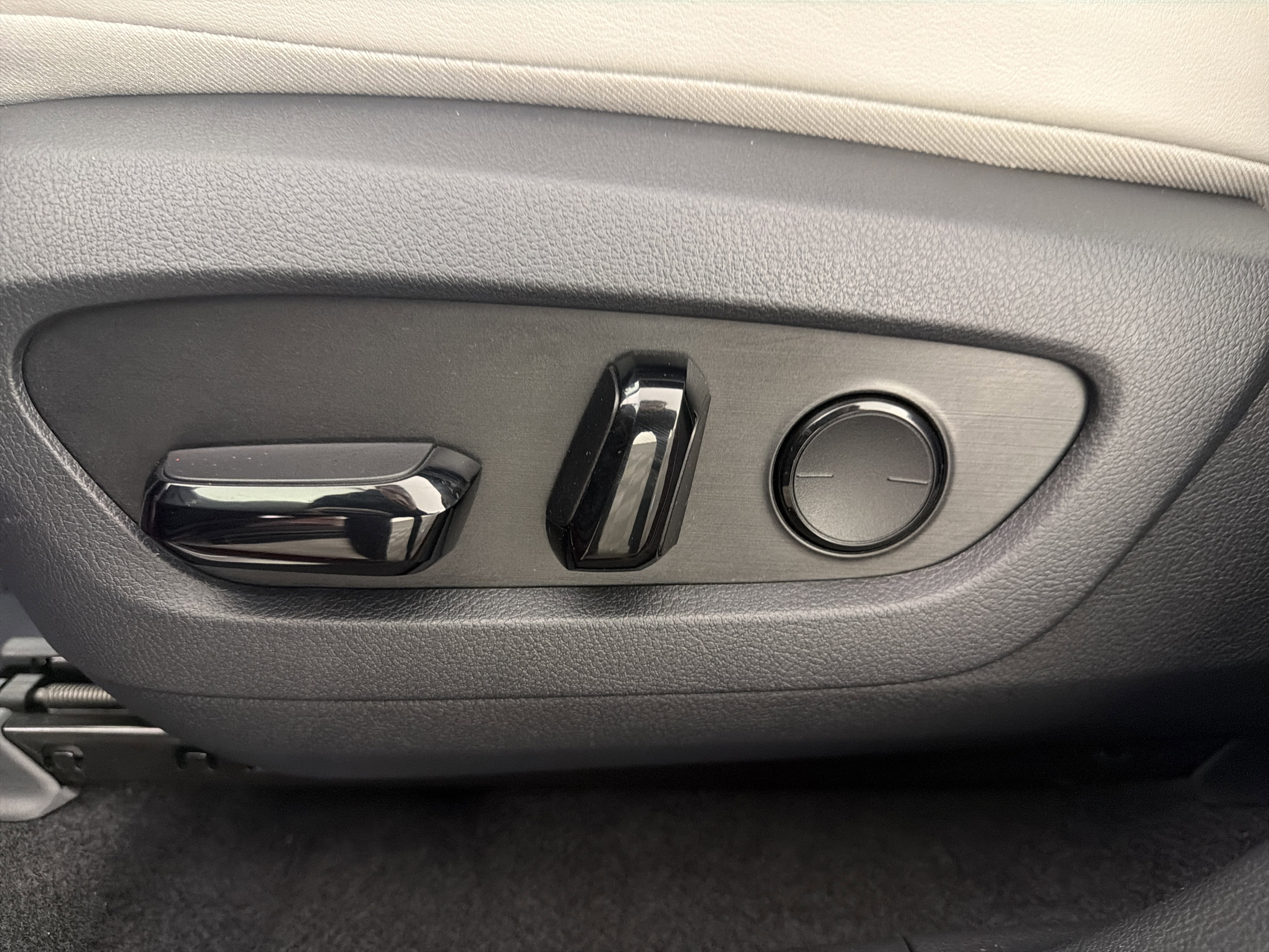 Used 2023 Lexus RX 350 w/ Cold Area Package image 5