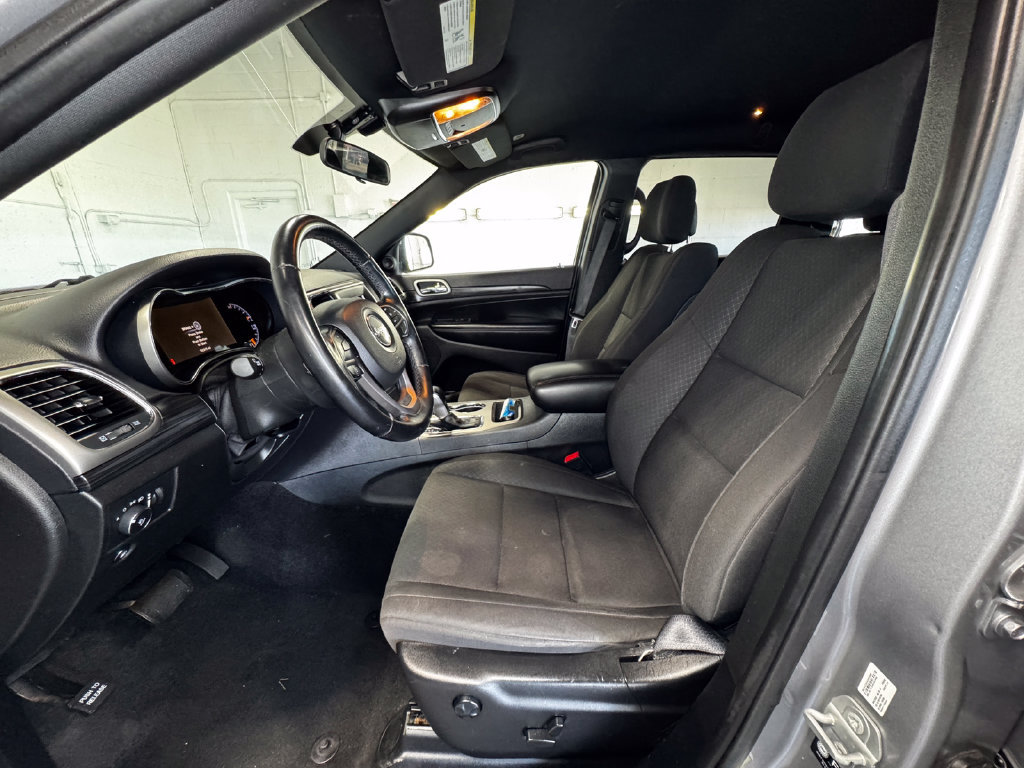 Used 2021 Jeep Grand Cherokee Laredo AWD/4WD image 13