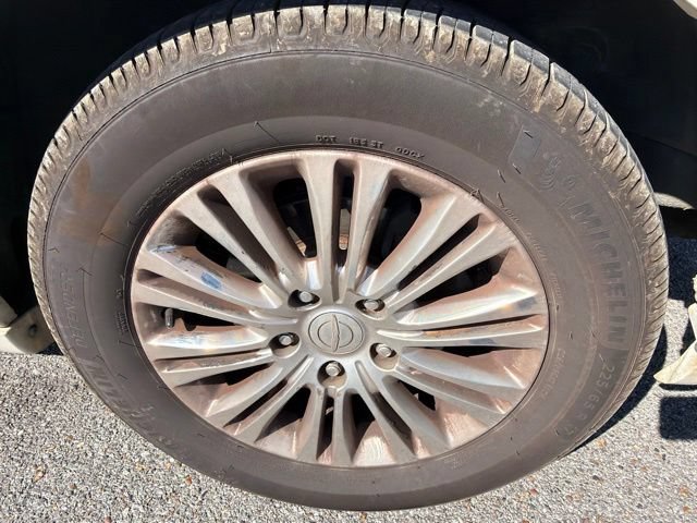 Used 2011 Chrysler Town & Country Limited FWD image 37